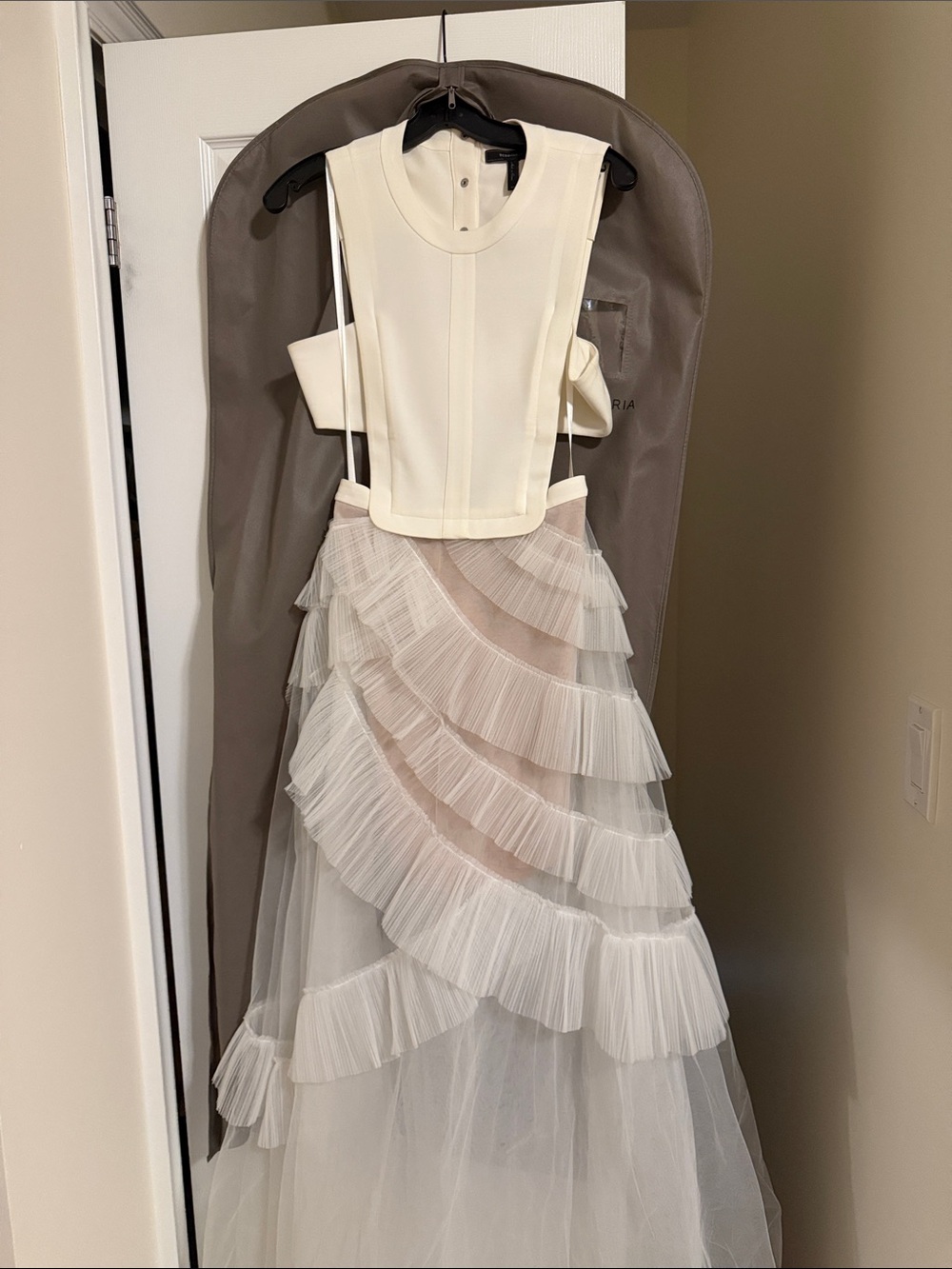 BCBGMaxAzria - Women’s Ivory Ruffled Tulle Gown